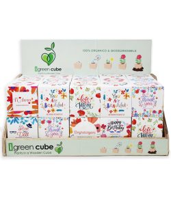 Display Cube Augurali di fronte